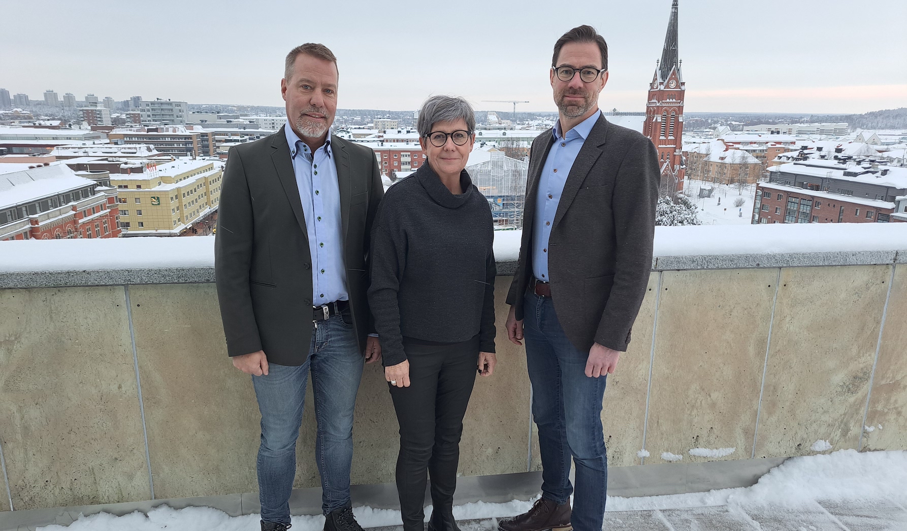 Locka Folk Från Öster